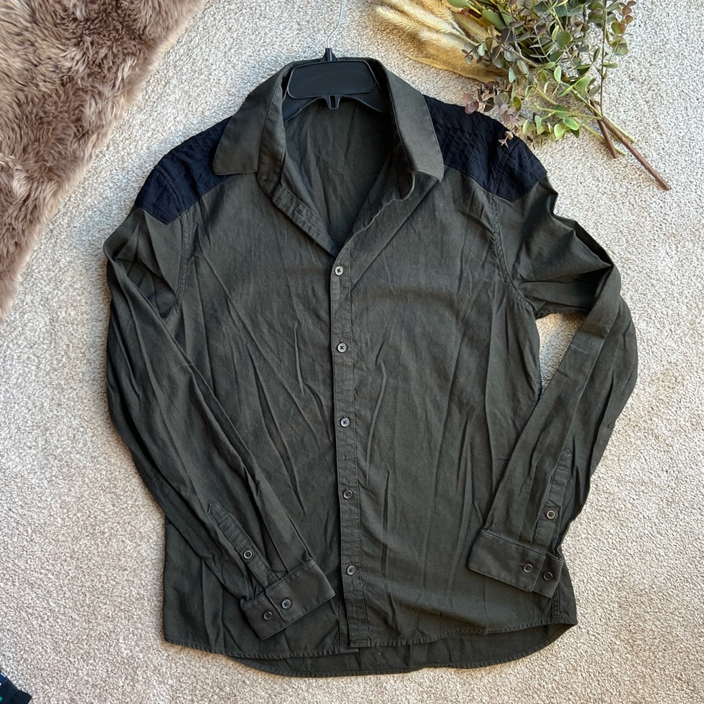 H&M Mens Long Sleeve Button Up Shirt w/ Suede Shoulder Detail